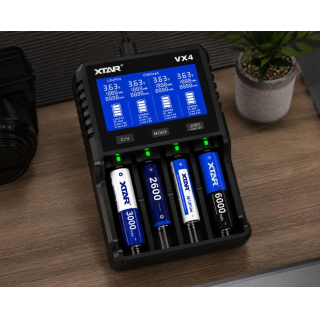 XTAR VX4 nabíječka s LCD displejem 4 port